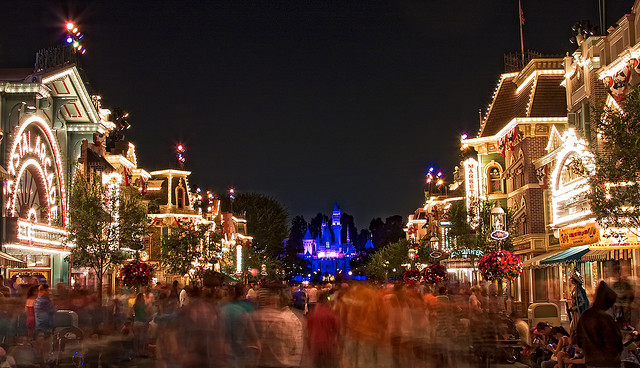 Watch the Magic Happen At Disneyland this Christmas!